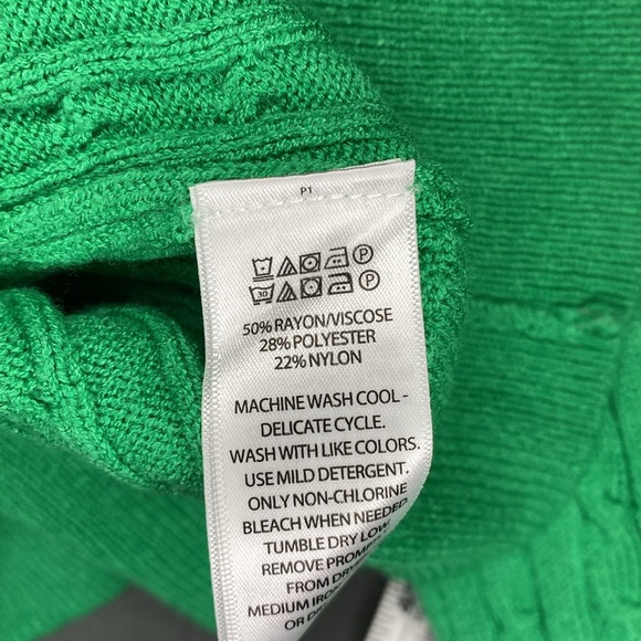 Jessica Simpson Green Cable Knit V-Neck Sweater NWOT Size M - Picture 9 of 9